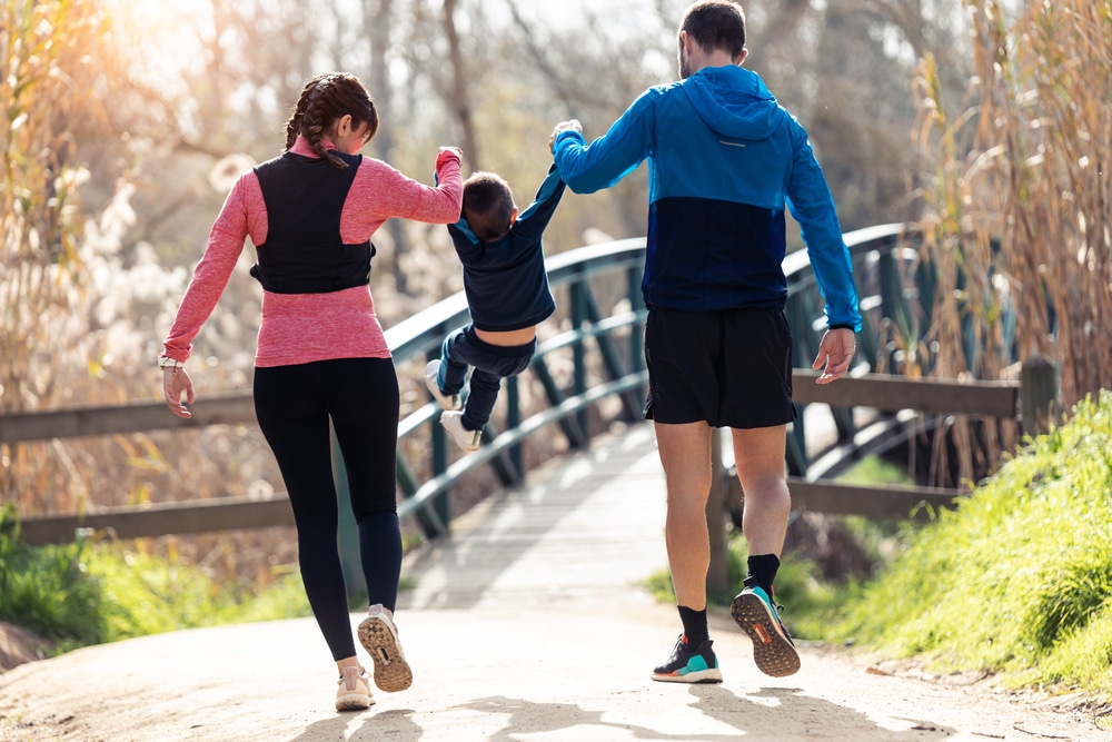 Shot,Of,Sporty,Young,Couple,With,Her,Little,Son,Playing 1767824517 602e5c42626a43d8a16eeb5525f2d1a1 1